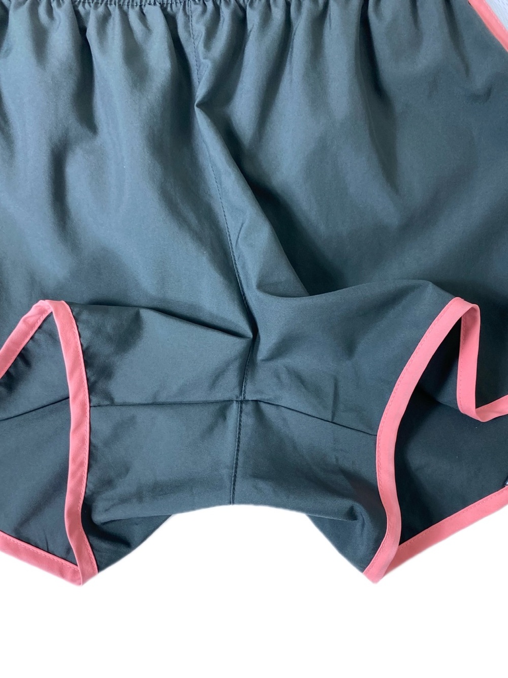 PUMA Women’s Running Shorts Gray Pink Trim Size Large Workout Shorts - Picture 3 of 10
